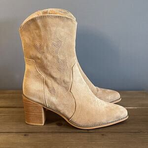 Olivia and Kate Women's Faux Suede Western Boots Size 10 Beige Block Heel Soft